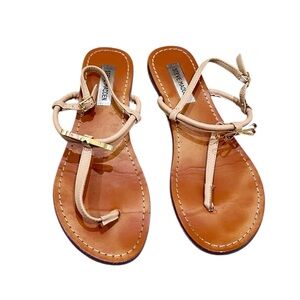 Steve Madden “Daisey” Beige vegan leather goldtone bow toe Strappy Sandals sz 10
